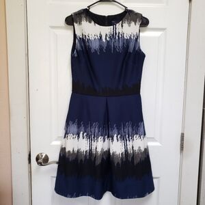 Just Taylor Blue White Abstract Sleeveless Fit & Flare Pleated Dress